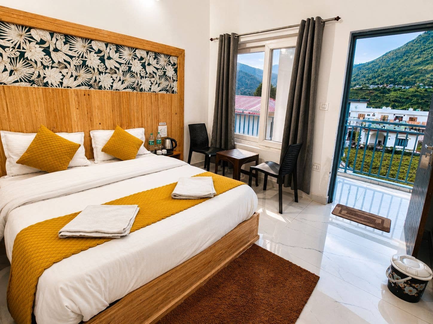 Deluxe Valley View Room
